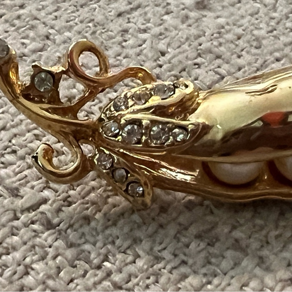 Vintage Crown Trifari “Peas in a Pod Brooch - Picture 3 of 4